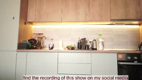 Snapshot of venus_in_jeans chatting on July 21, 2026, 8:49 am Bella online show from July 21, 2026, 8:49 am