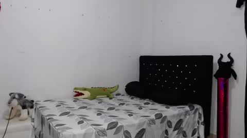 venus_menoza online show from February 11, 2025, 12:58 pm