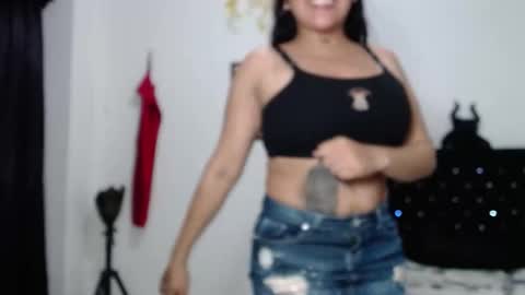 venus_menoza online show from November 22, 2025, 1:43 pm