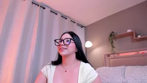 venus_reid online show from September 18, 2025, 4:47 am