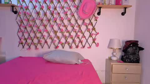 Snapshot of venus_velvett chatting on June 1, 2026, 3:25 pm venus_velvett online show from June 1, 2026, 3:25 pm