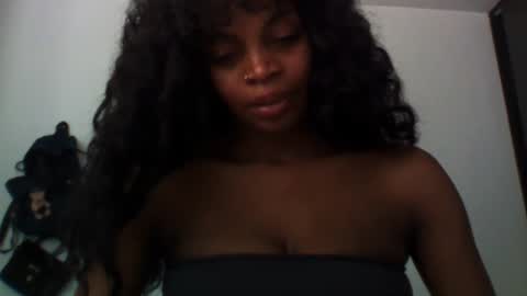 venus_xxo online show from September 17, 2025, 4:41 pm