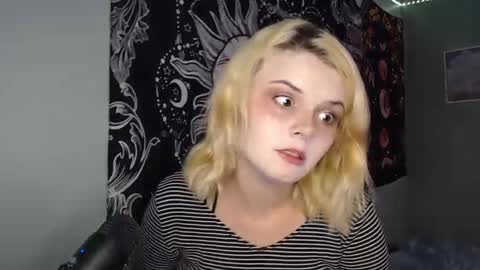 Miss Venus online show from September 23, 2025, 3:31 am