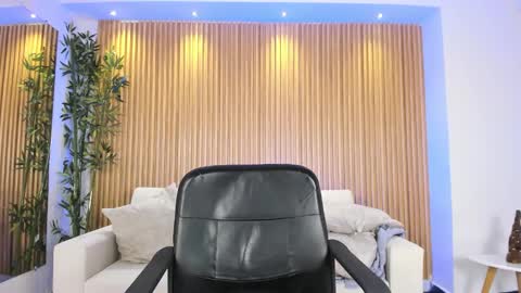 Snapshot of venuscooper_ chatting on November 15, 2025, 8:38 pm Venus Cooper Everyday From 1400 to 2200 Col Time online show from November 15, 2025, 8:38 pm