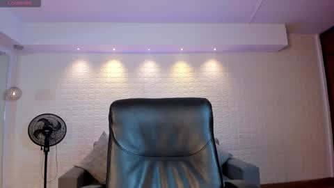 Snapshot of venuscooper_ chatting on November 23, 2025, 12:38 pm Venus Cooper Everyday From 1400 to 2200 Col Time online show from November 23, 2025, 12:38 pm