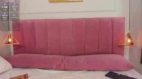 Snapshot of venusgreys1_ chatting on September 29, 2025, 12:21 pm Venus online show from September 29, 2025, 12:21 pm