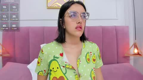 Snapshot of venusgreys1_ chatting on October 17, 2025, 11:57 am Venus online show from October 17, 2025, 11:57 am