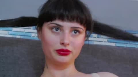 venusinylons online show from June 14, 2026, 3:14 pm