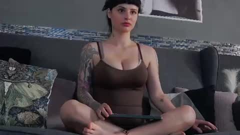 venusinylons online show from June 21, 2026, 3:36 pm