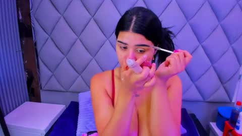 Venusowen  online show from November 10, 2025, 2:05 pm