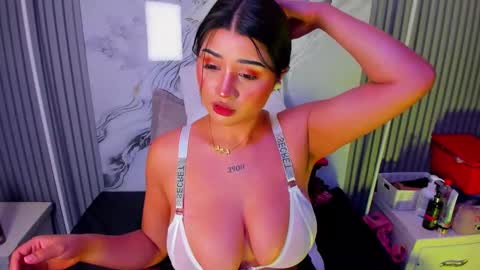 Venusowen  online show from May 7, 2026, 2:22 pm