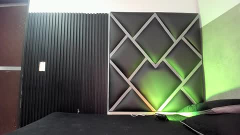 venuss09 online show from October 27, 2025, 9:19 pm