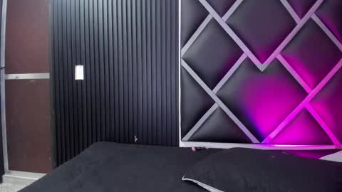 venuss09 online show from October 29, 2025, 9:05 pm