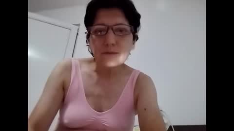 Snapshot of vera_elle chatting on September 25, 2025, 4:32 pm Vera online show from September 25, 2025, 4:32 pm