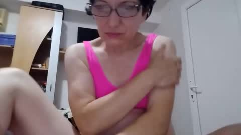 Snapshot of vera_elle chatting on October 6, 2025, 11:24 pm Vera online show from October 6, 2025, 11:24 pm