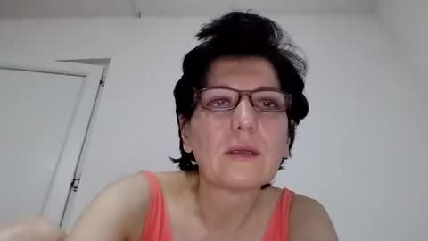 Snapshot of vera_elle chatting on October 19, 2025, 4:51 pm Vera online show from October 19, 2025, 4:51 pm