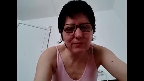 Snapshot of vera_elle chatting on May 4, 2026, 6:42 am Vera online show from May 4, 2026, 6:42 am