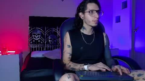 vergil_noir online show from June 19, 2026, 4:28 am