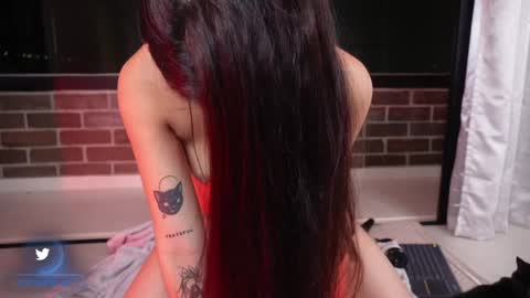 vero_cam online show from February 8, 2025, 6:12 am