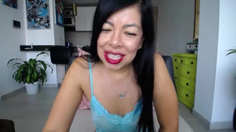vero_milf online show from February 22, 2025, 7:25 pm
