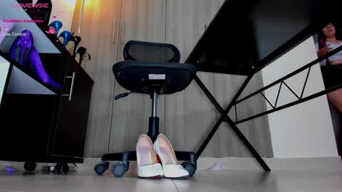 Snapshot of vero_starxx chatting on September 23, 2025, 8:12 pm Goddess Veronica online show from September 23, 2025, 8:12 pm