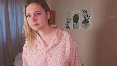 Veronica online show from September 15, 2025, 4:34 am