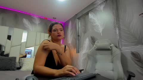 Veronica online show from September 10, 2025, 3:23 pm