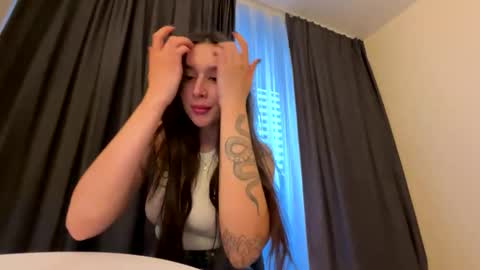 Veronica online show from October 18, 2025, 2:07 pm