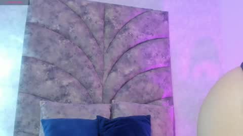 Veronica Olson online show from January 18, 2025, 3:53 am