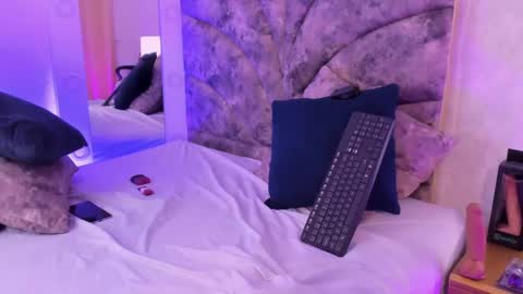 Veronica Olson online show from January 31, 2025, 5:51 am