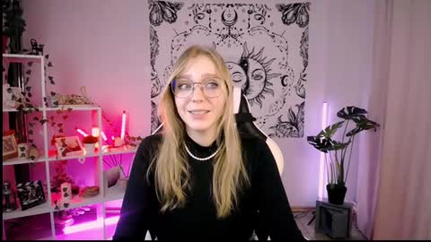 VERONICA online show from February 24, 2025, 8:25 pm