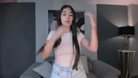 Snapshot of veronicablue1 chatting on October 3, 2025, 11:40 am Vero  online show from October 3, 2025, 11:40 am