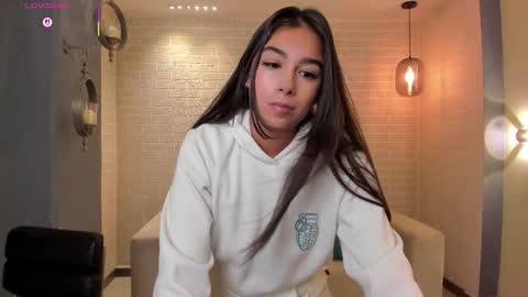 Snapshot of veronicablue1 chatting on October 25, 2025, 9:17 am Vero  online show from October 25, 2025, 9:17 am