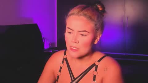 Snapshot of veronicabrown_xxx chatting on April 10, 2026, 3:17 pm Vero online show from April 10, 2026, 3:17 pm
