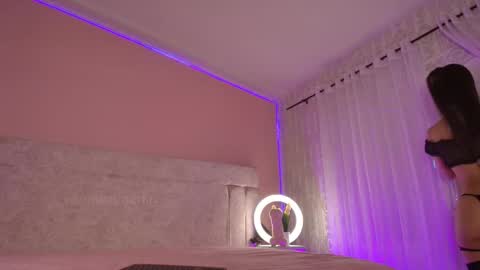 Vero  online show from November 24, 2025, 9:36 pm