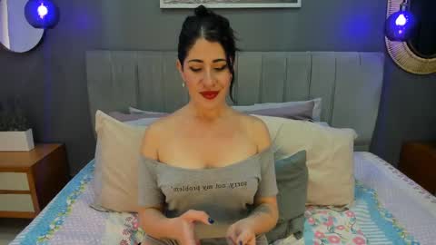 Snapshot of veronnica_fox chatting on September 12, 2025, 1:55 pm Veronica online show from September 12, 2025, 1:55 pm