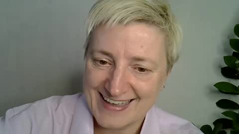 Snapshot of verony_ chatting on October 28, 2025, 11:58 am verony_ online show from October 28, 2025, 11:58 am