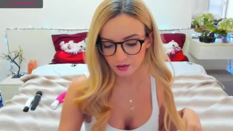 VerraSweet4u online show from December 8, 2024, 7:47 am