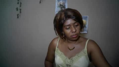 verronique1511 online show from April 28, 2026, 4:06 am