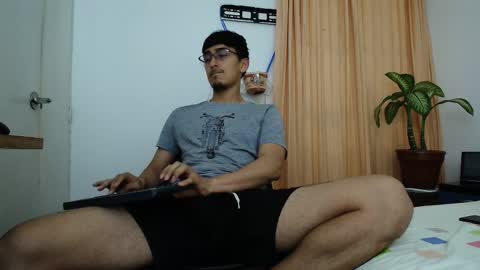 versatileguuy online show from December 20, 2025, 2:29 am