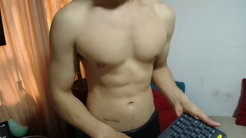Snapshot of versatileguuy chatting on April 5, 2026, 9:34 pm versatileguuy online show from April 5, 2026, 9:34 pm