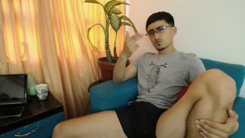 Snapshot of versatileguuy chatting on April 11, 2026, 9:19 pm versatileguuy online show from April 11, 2026, 9:19 pm