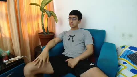 Snapshot of versatileguuy chatting on May 15, 2026, 10:06 pm versatileguuy online show from May 15, 2026, 10:06 pm
