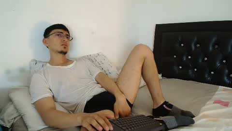 Snapshot of versatileguuy chatting on August 1, 2026, 11:31 am versatileguuy online show from August 1, 2026, 11:31 am