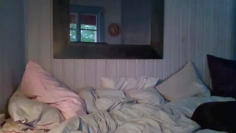 Snapshot of versatilexswede chatting on June 23, 2026, 1:25 am John online show from June 23, 2026, 1:25 am