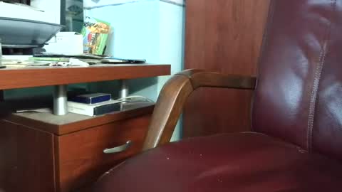 Snapshot of verylittletiny chatting on August 1, 2026, 2:27 pm Erik online show from August 1, 2026, 2:27 pm