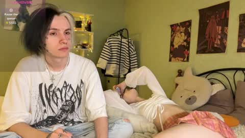 Snapshot of veryraretwins chatting on October 1, 2025, 8:26 pm veryraretwins online show from October 1, 2025, 8:26 pm