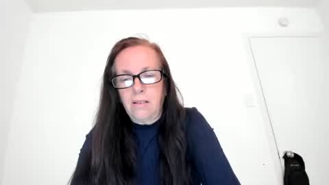 verysassypeachgoddess online show from May 17, 2026, 12:45 pm
