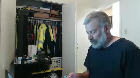 Snapshot of veryveryhairmanindenver chatting on October 16, 2025, 12:00 am hairy man online show from October 16, 2025, 12:00 am