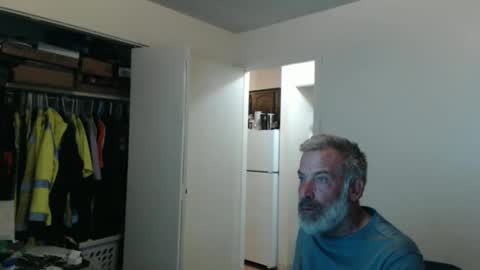 Snapshot of veryveryhairmanindenver chatting on October 18, 2025, 12:13 am hairy man online show from October 18, 2025, 12:13 am